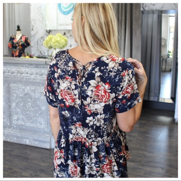 LAST ONE! Navy Floral High-low tunic - Picture 3 of 3